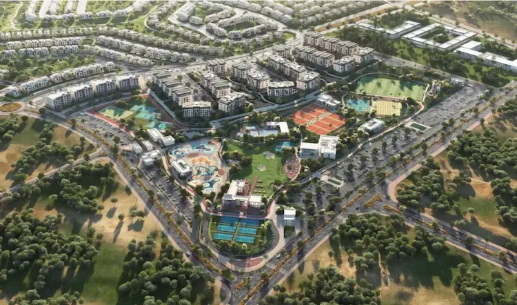 مشروع الهايد بارك التجمع الخامس من الأعلى حيث المباني والمساحات الخضراء والملاعب الرياضية