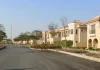 خريطة كمبوند هايد بارك وأبرز الصور ومطاعم وكافيهات وأنشطة هايد أوت مباني سكنية وأشجار وطريق داخل كمبوند هايد بارك