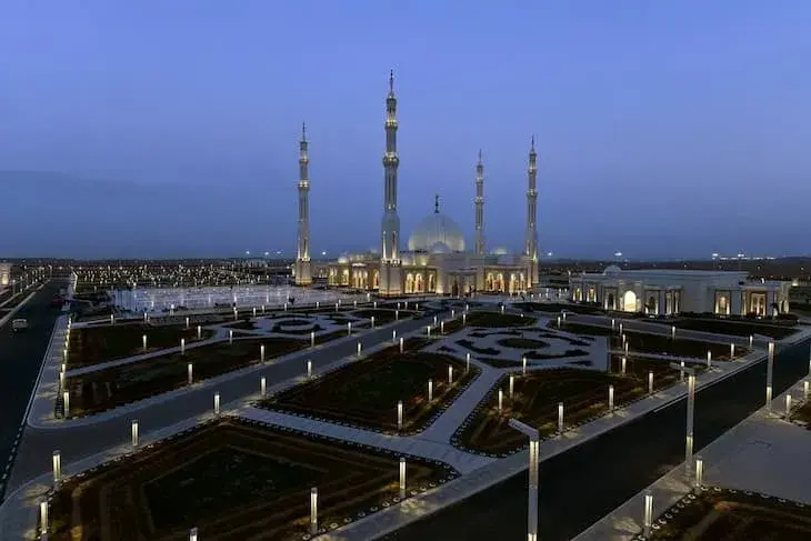 مسجد الفتاح العليم من الخارج